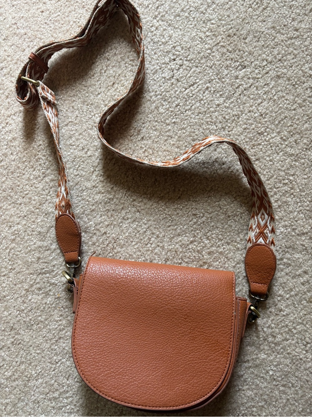 Source Unknown Saddle Crossbody Bag in Cognac Brown with Patterned Strap